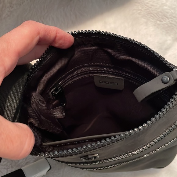 Cochoa leather crossbody bag in black NWT - Picture 4 of 12